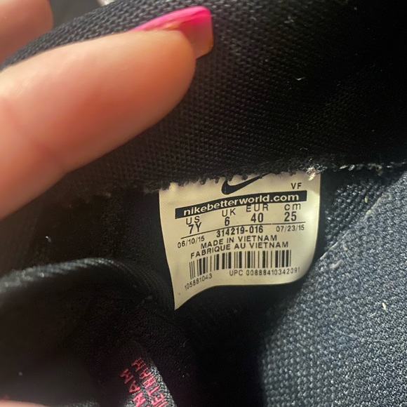 Nike - Picture 3 of 4